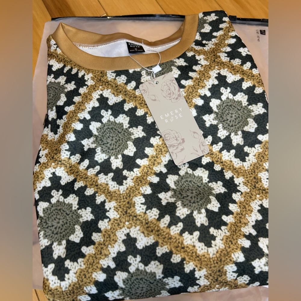 NWT Emery Rose Patterned Women’s Sweatshirt - Picture 4 of 10